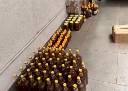 Polícia apreende 250kg de mel que eram comercializados em frente a UPA