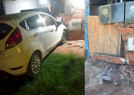 'Poderia ter matado a família inteira', diz genro após carro destruir muro na Vila Nasser (vídeo)