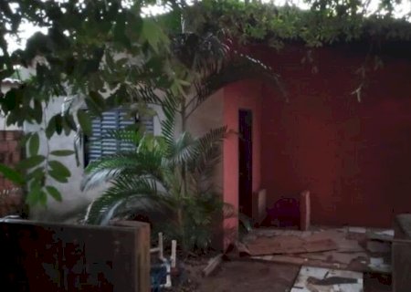 Vizinho arromba porta e salva mulher de incêndio dentro de casa em Aquidauana