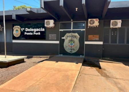 Mulher é presa por maus-tratos contra criança de 5 anos e tráfico de drogas