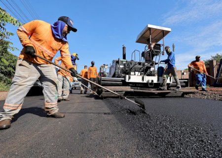 Prefeitura inicia drenagem e asfalto no Laranja Doce e melhora ruas sem pavimentação