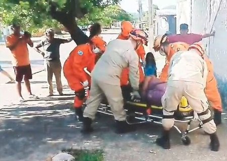 Mulher é atropelada por carro e acusa ex-sogra de tentar matá-la em Três Lagoas