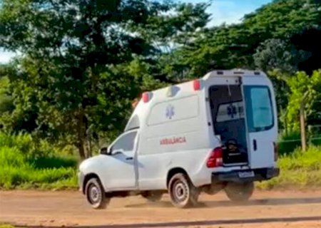 Salve-se quem puder! Ambulância circula sem porta traseira em Terenos (vídeo)