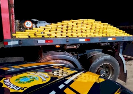 Cargas de cocaína escondidas em caminhões são apreendidas em duas ações na BR-163