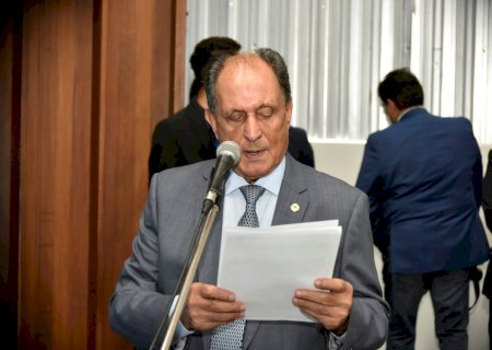 Zé Teixeira cobra recuperação do asfalto para bairros de Dourados