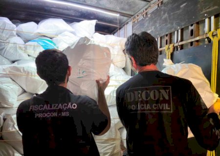 Operação recolhe mais de 4 mil pares de calçados falsificados em MS