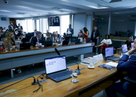 Senadores discutem ritmo de tramitação da PEC do fim da escala 6x1