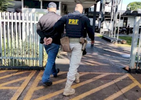 Motorista preso após tentar fugir da polícia transportava mais de 1 tonelada de maconha