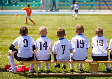 Comissão aprova exigência de profissional de educação física em escolinhas de futebol