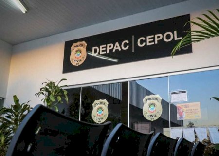 Após fugir por telhados, homem tenta atacar policiais com faca e acaba baleado
