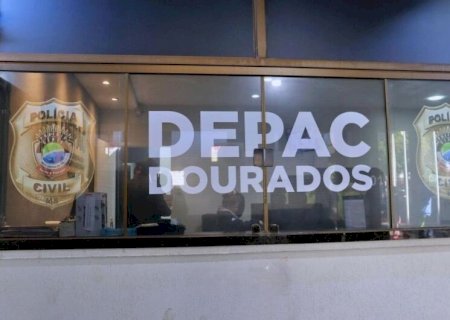 Após furtar barras de chocolate em Dourados, homem tenta fugir pulando muros de casas