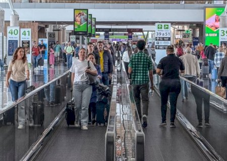 Setor de serviços fica estável em junho e sobe 2% no 1º semestre