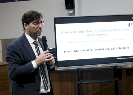 Câmara capacita servidores e aprimora atendimento à população