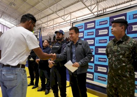 Junta do Serviço Militar realiza cerimônia de juramento à Bandeira e dispensa 400 jovens