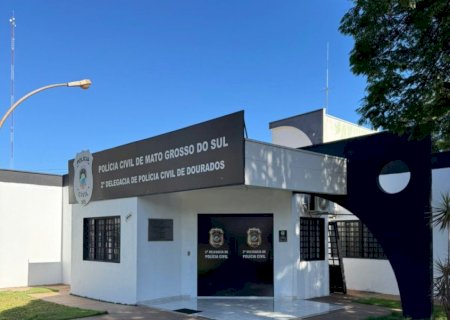 Homem é agredido com socos e tijoladas após discussão sobre mensagens em Dourados