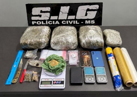 Polícia fecha 'boca' e apreende crack, haxixe e skunk
