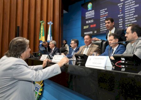Deputados votam projeto que obriga concessionárias a divulgar cronograma de obras