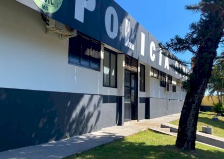 Polícia identifica casal após vídeo de ato obsceno em praça pública circular nas redes