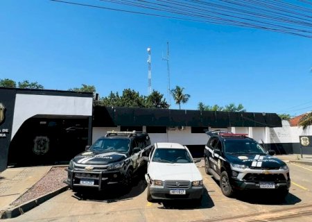 Jovem é preso com três adolescentes em carro furtado e droga na BR-262