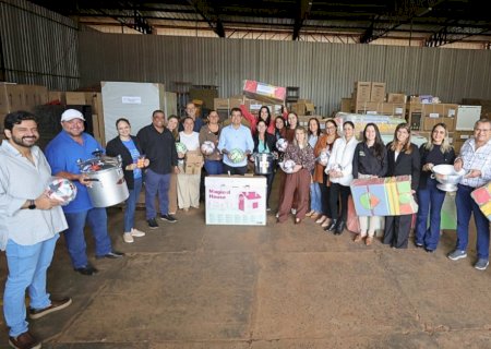 Prefeitura entrega equipamentos e materiais para escolas e Ceims da Rede Municipal