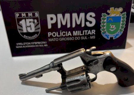 Dois homens são presos e revólver é apreendido após tentativa de invasão em MS